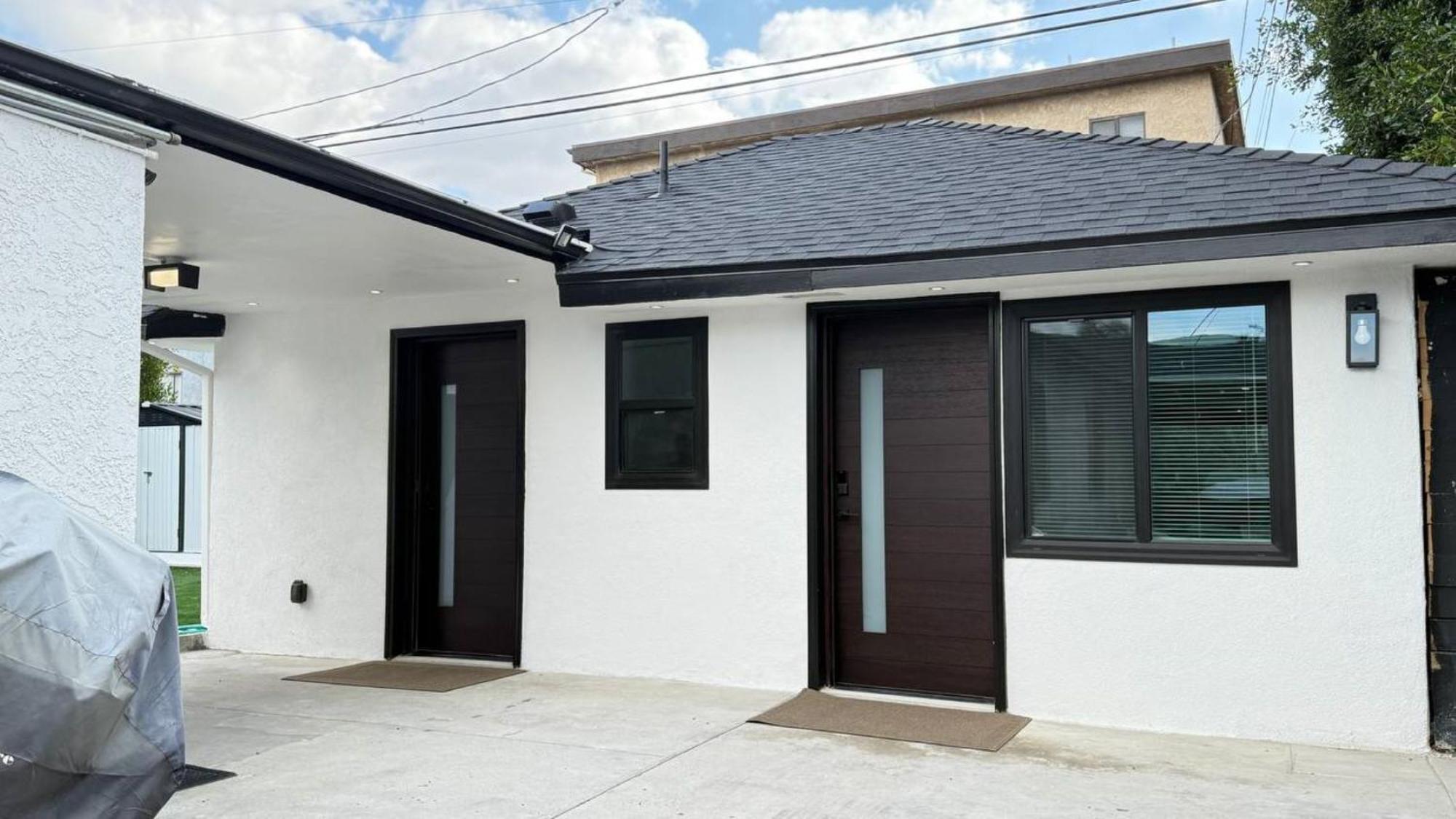 Modern Stylish &cozy Ieft Unit